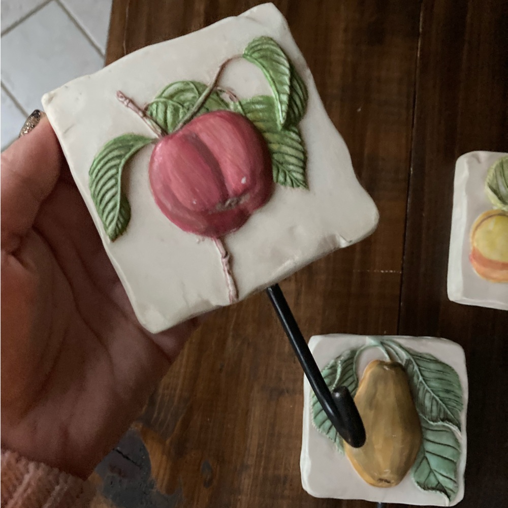 Set 3 Hen Feathers Resin Plaques/Wall Hooks. Pear, Peach, Apple. 3.5 x 3.5. - Picture 4 of 16